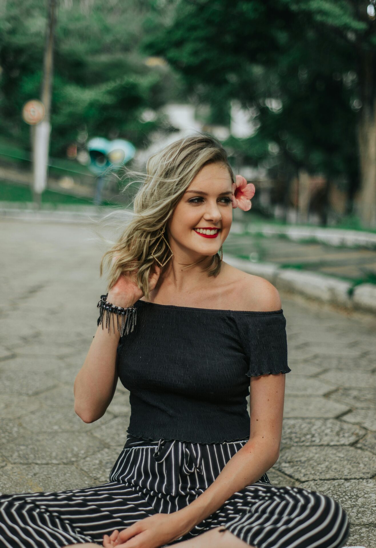 best way to find a girlfriend